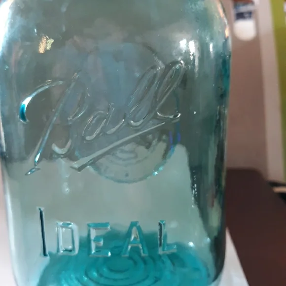 Blue ball ideal jar with metal bale and blue glass lid, this is a one quart jar. - Picture 4 of 5